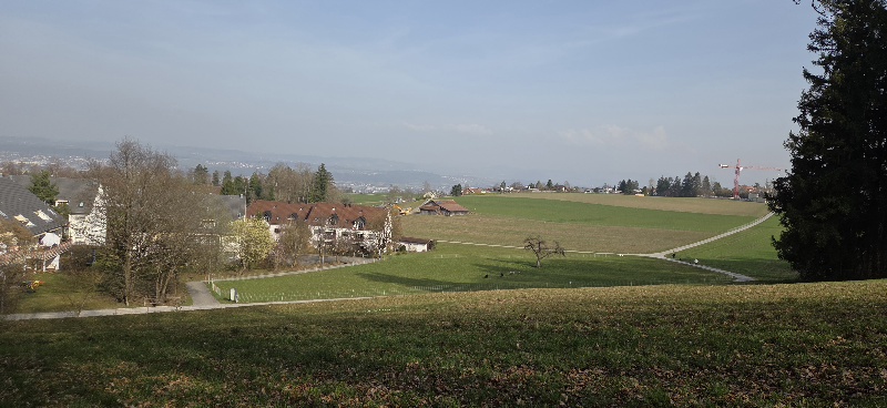 Fünf Dörfer – eine Gemeinde. Seit über 200 Jahren bilden Uessikon, Aesch, Maur, Ebmatingen und Binz gemeinsam das Gemeindegebiet von Maur. Treff, Senioren, Singles