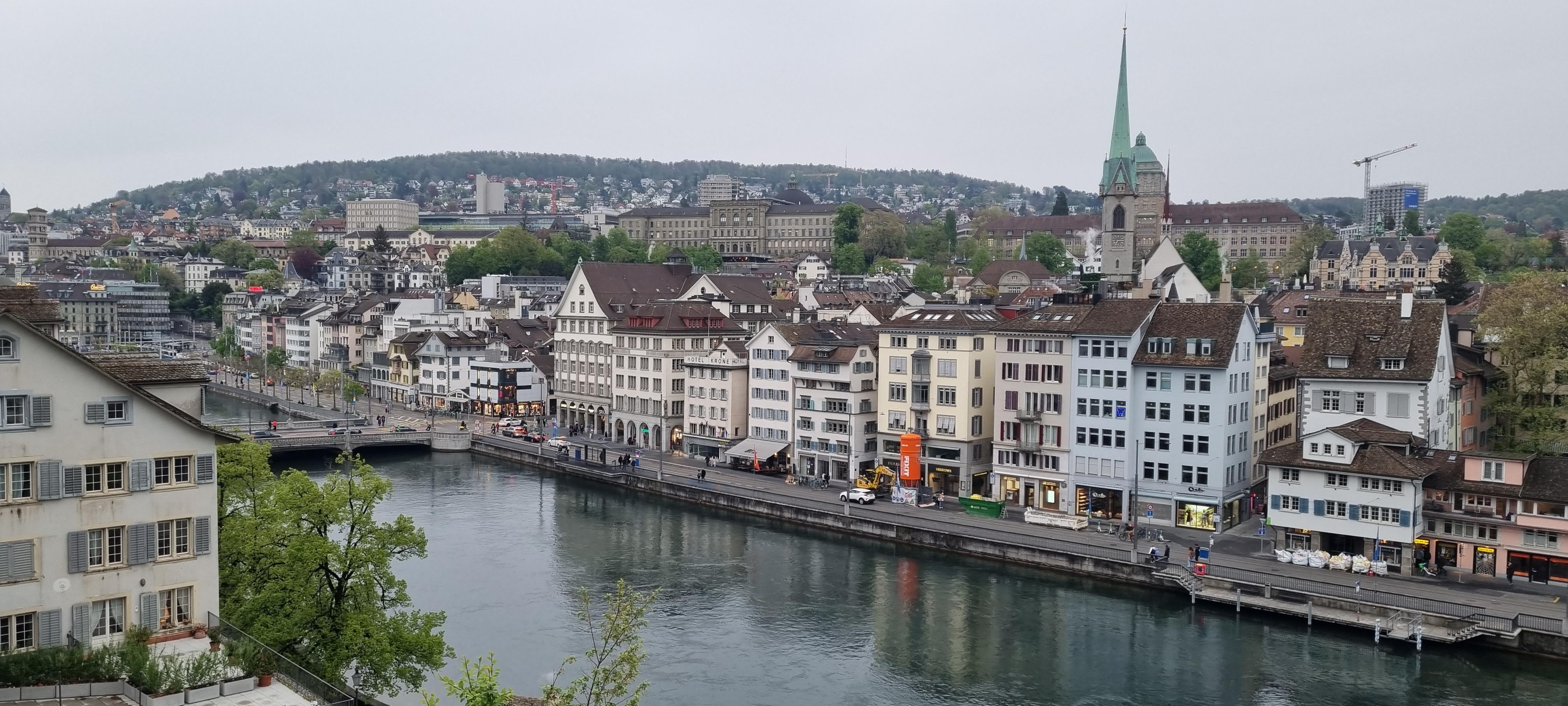 Eindrücke von unserem Zäme-sii-Event vom 23. April 24 Zäme aktiv sii, feste, glücklich sii, einfach lustig ha und gniesse  Text: Alfred Tschopp/zürich tour - Foto: Claudine Carré  Underground Tour in der Stadt Zürich.  Tief unter der Erdoberfläche birgt Zürich echte Geheimnisse, vergessen und später wiederentdeckt.